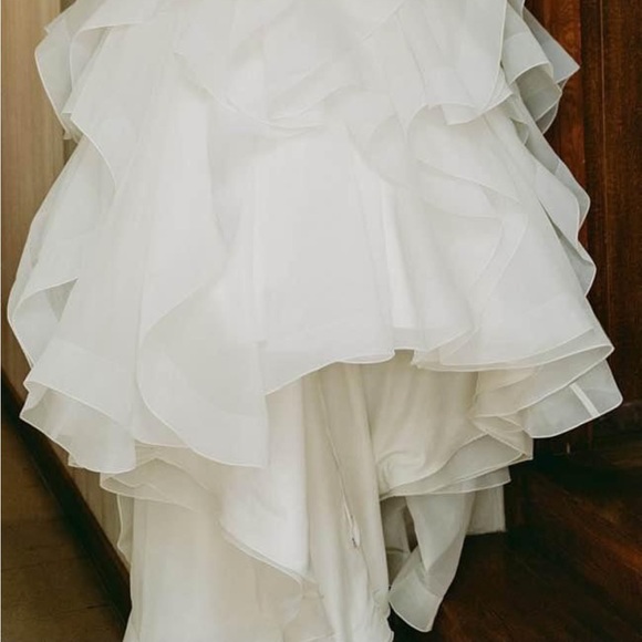 Beautiful wedding dress size 11/12 but altered to fit a 10 - Picture 3 of 5